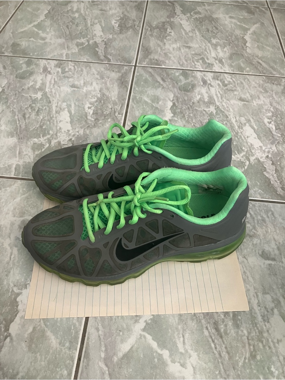 Men’s Nike Airmax Sneakers size 8